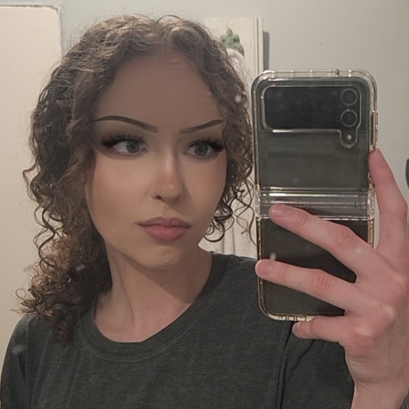 Meet your Posher, Kenzie - Picture 2 of 2